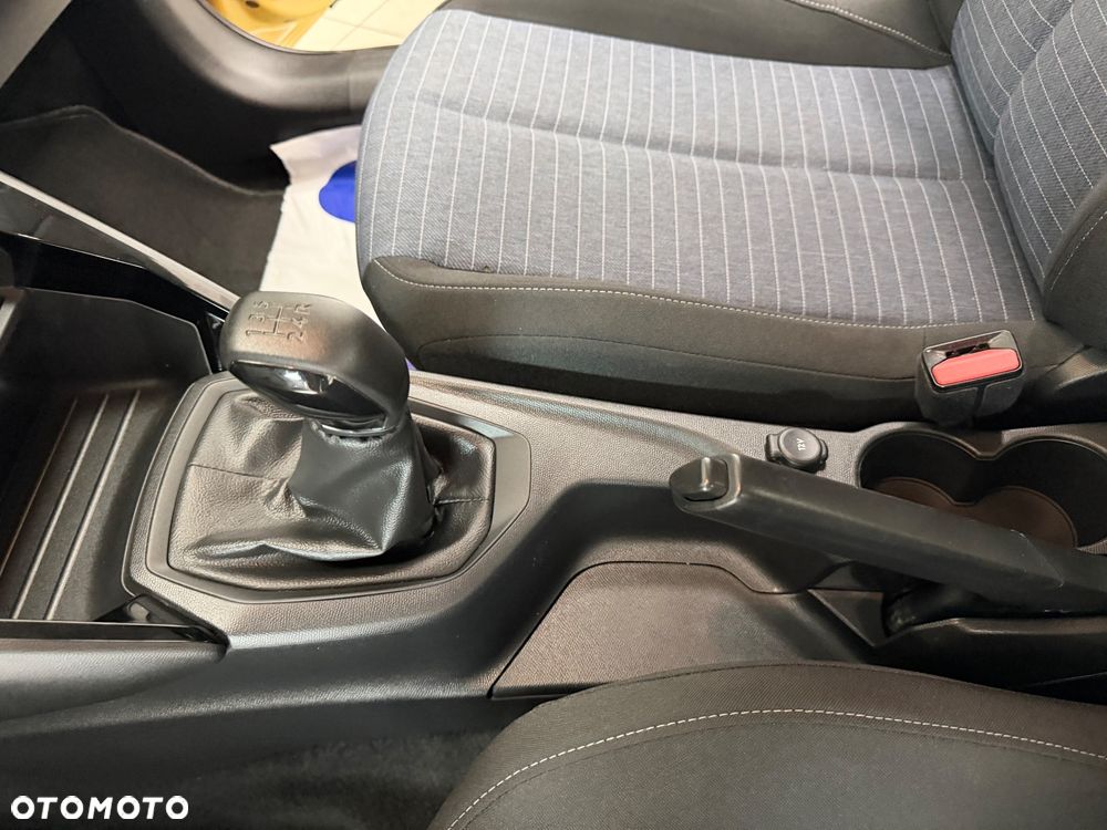 Peugeot 208 - 21
