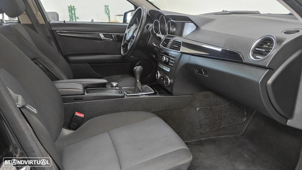 Mercedes-Benz C 220 CDi Avantgarde BlueEfficiency - 23