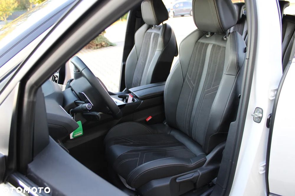Peugeot 5008 PureTech 130 EAT8 Stop & Start GT - 26