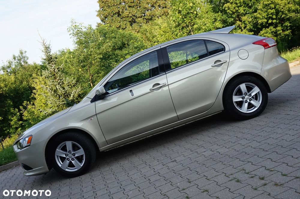 Mitsubishi Lancer - 2