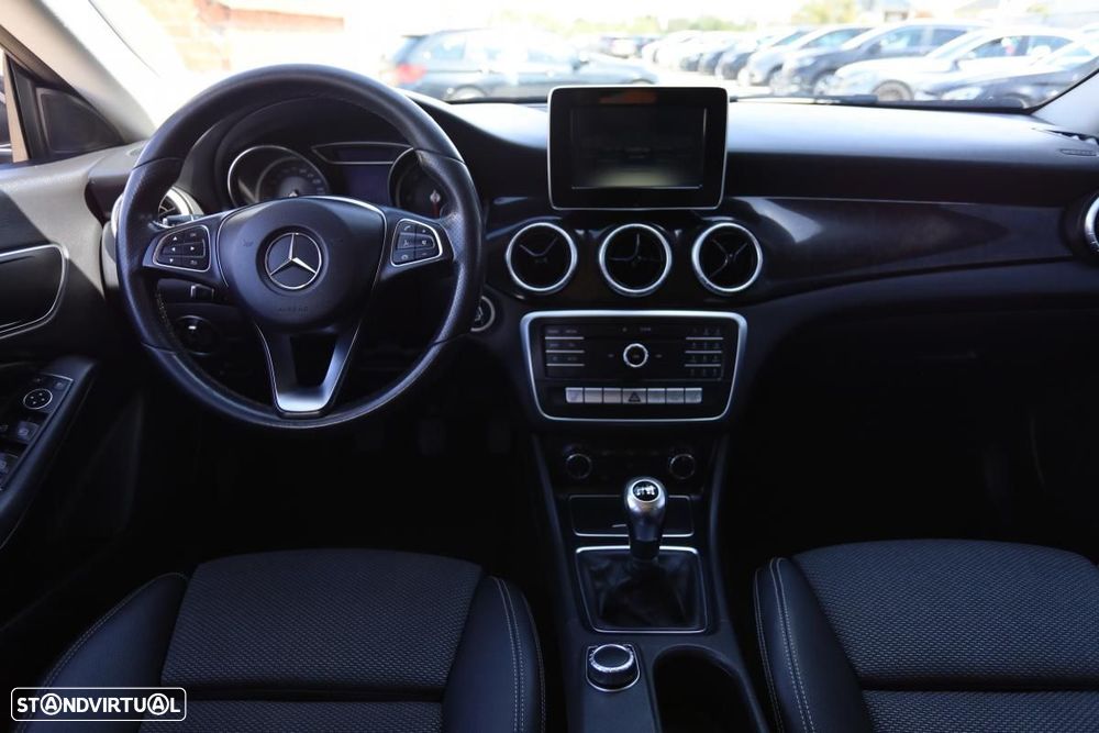 Mercedes-Benz CLA 180 d Shooting Brake - 17