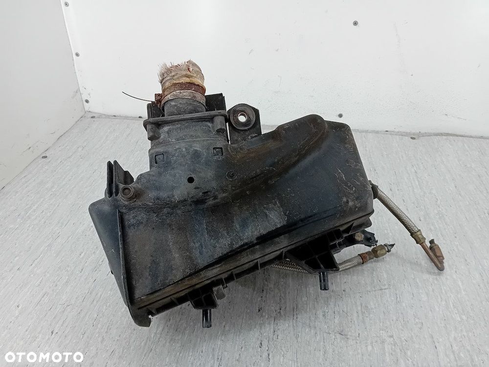 ROZDZIELACZ PALIWA AUDI 90 B3 034133353N  048133837 0438121073 2.0 - 2