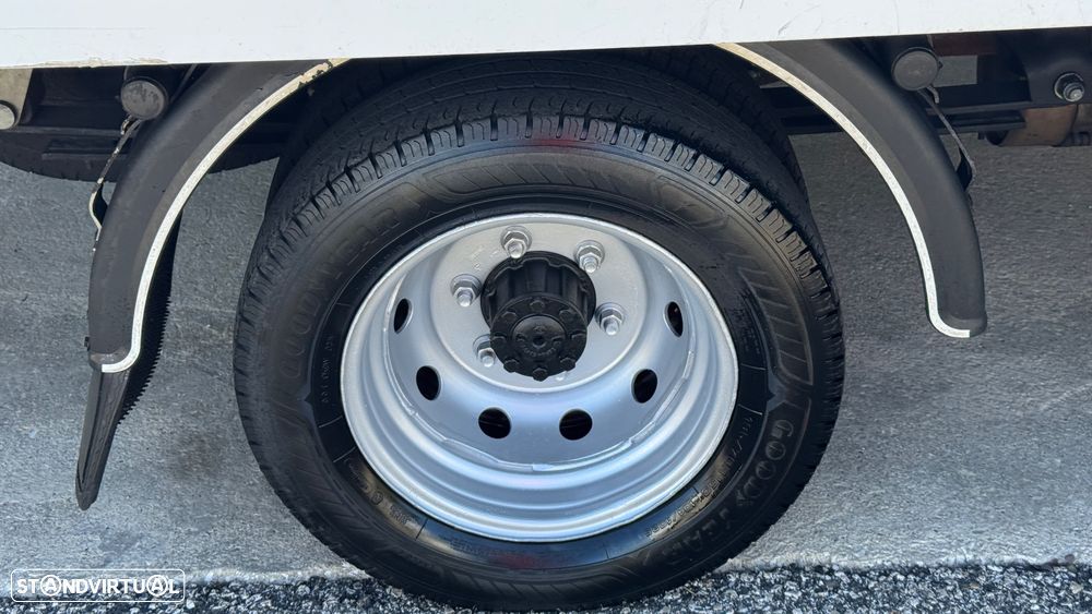 Nissan Cabstar C/ Plat. Elevatória NT 400 3.0 dCi - 33