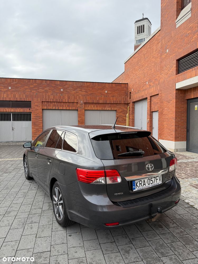 Toyota Avensis 1.8 Sol plus NAVI - 17