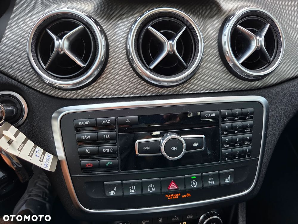 Mercedes-Benz GLA 200 7G-DCT Style - 27