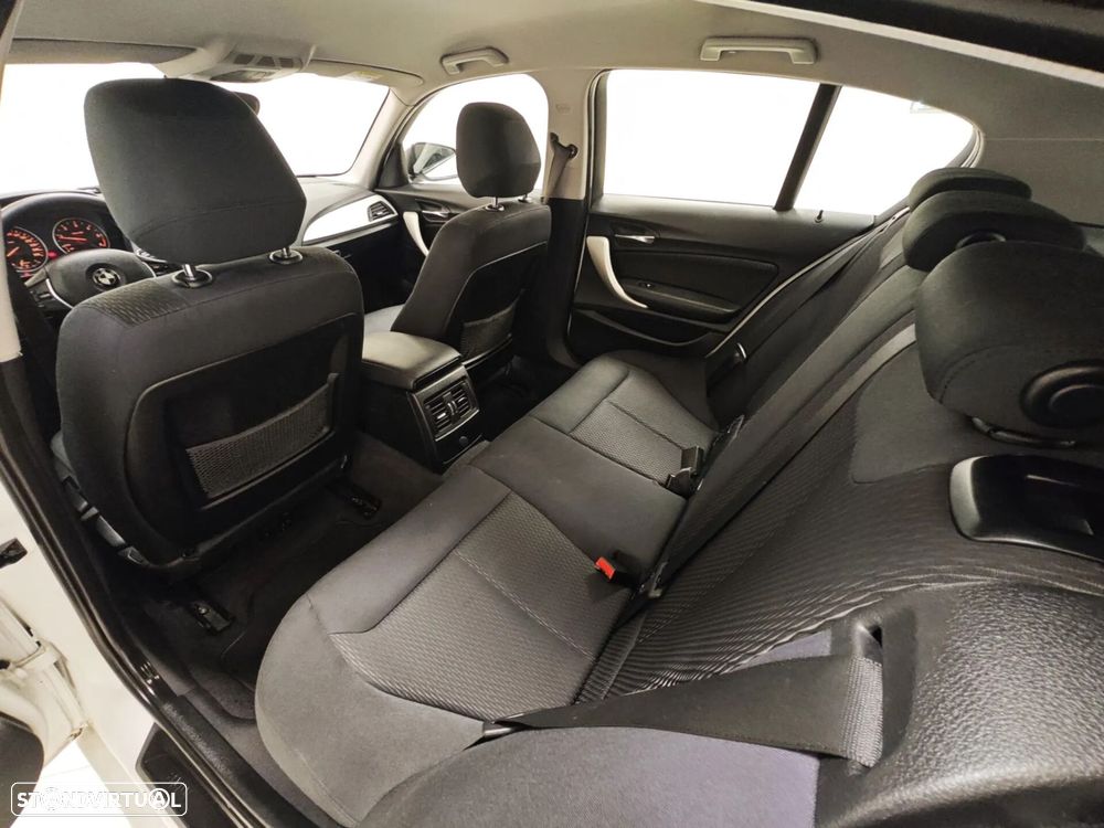 BMW 116 dA Line Sport - 43