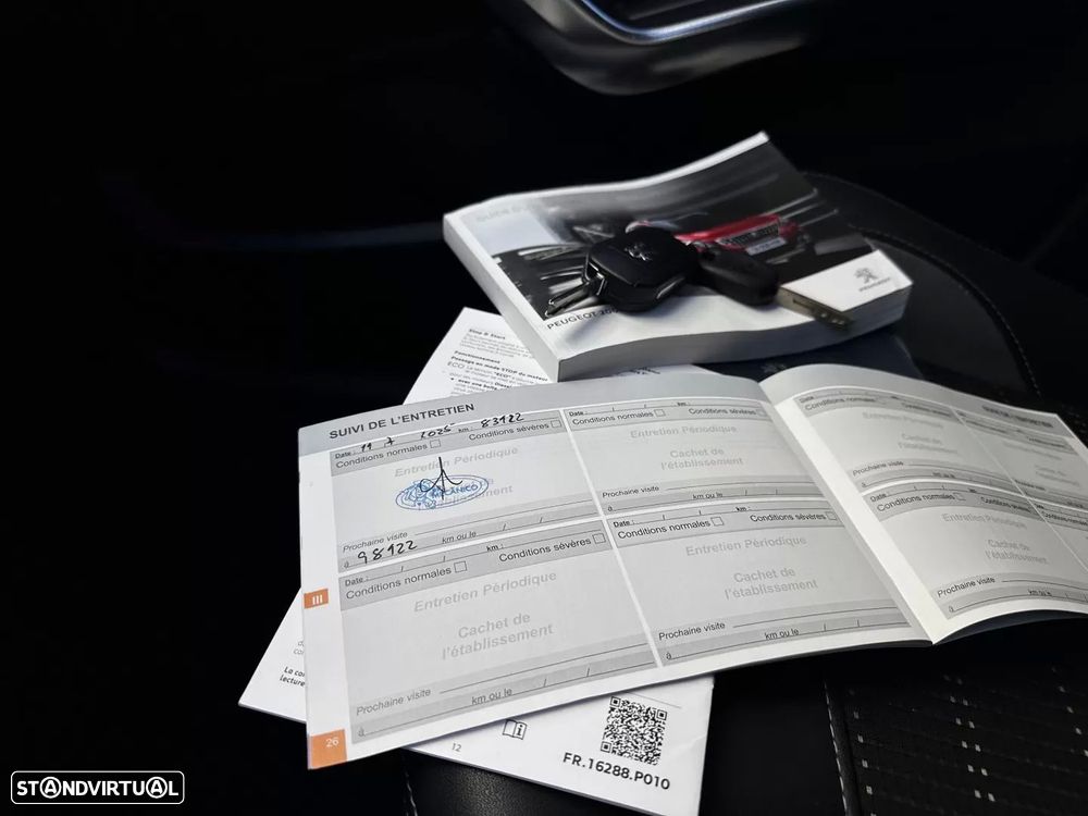 Peugeot 2008 1.2 PureTech Allure EAT6 - 33