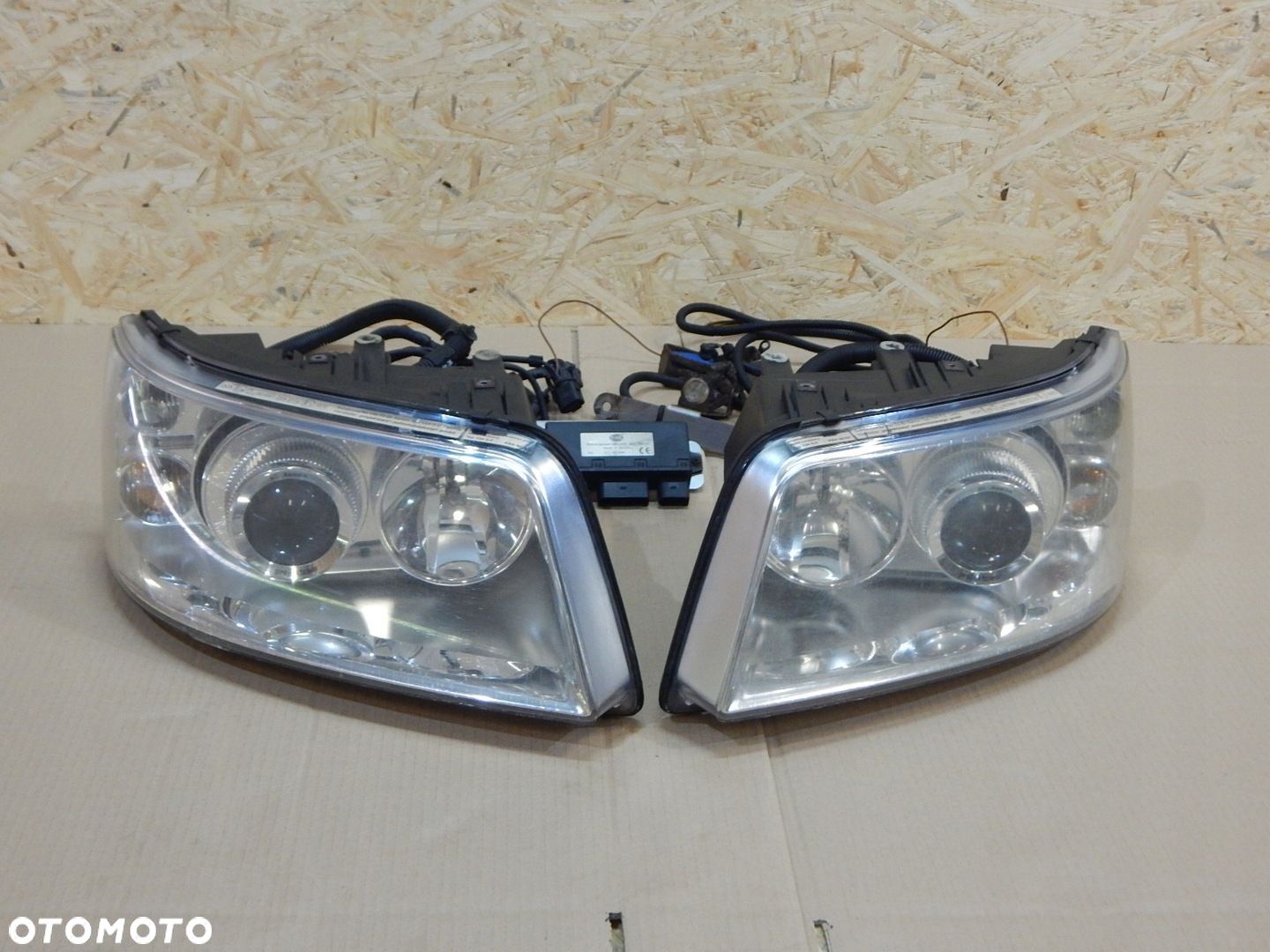 VW T5 MULTIVAN lampa BI Xenon PROJEKTZWO przetwornica prawa lewa przód - 1
