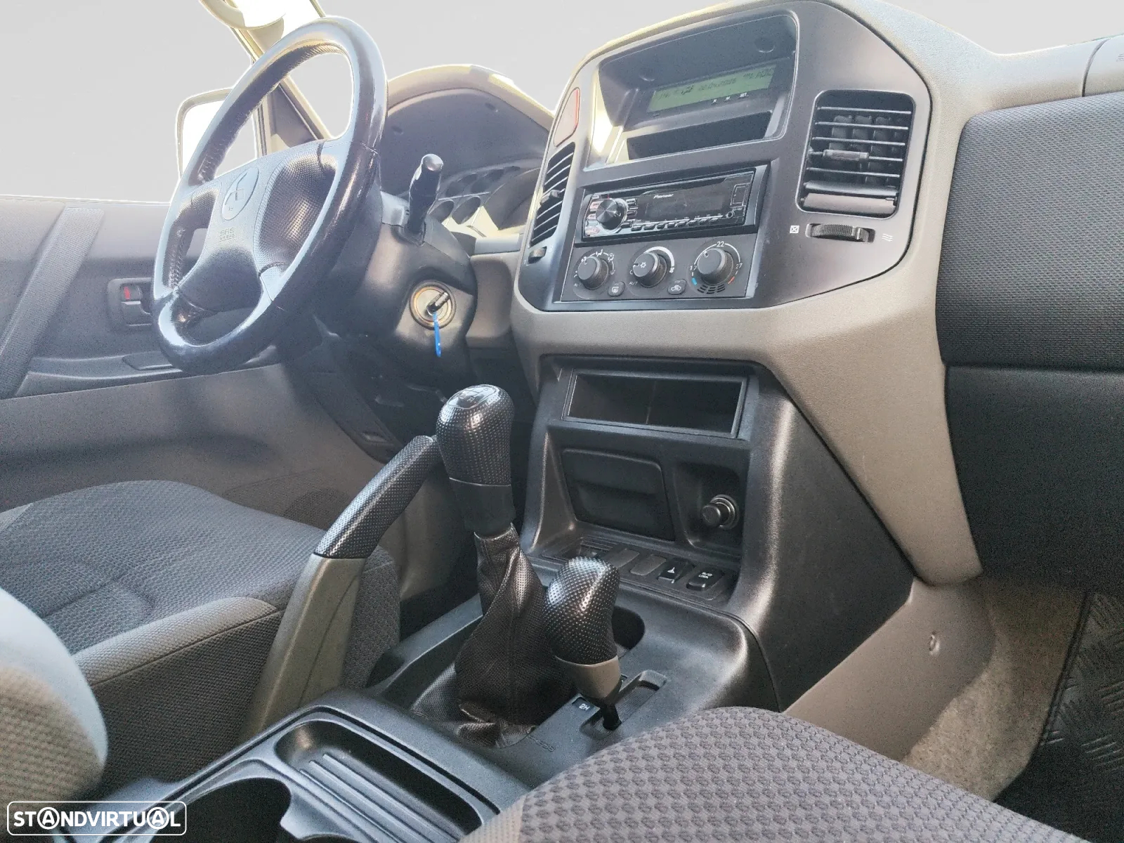 Mitsubishi Pajero 3.2 DI-D GLS - 11