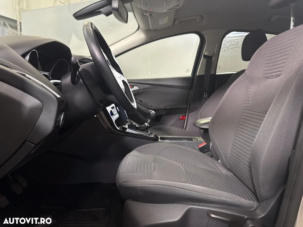 Ford Focus - 24