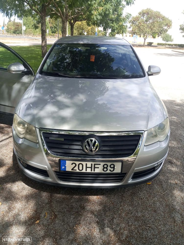 VW Passat 2.0 TDI Trendline BlueMotion - 1