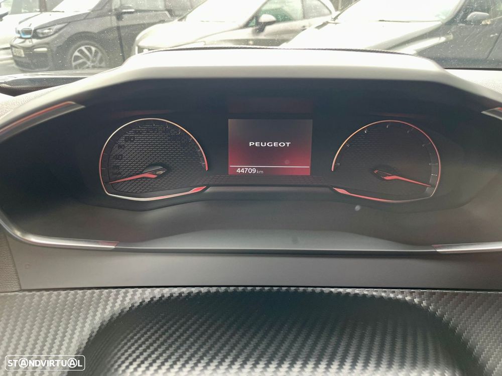 Peugeot 2008 1.2 PureTech Allure - 12