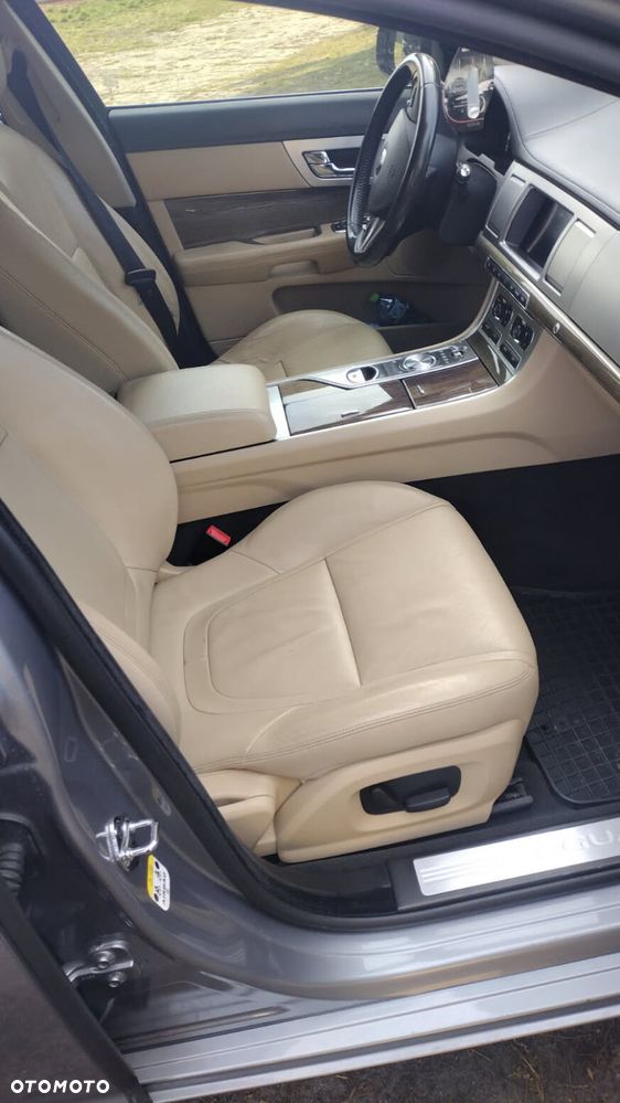 Jaguar XF 2.2 D R-Sport - 5