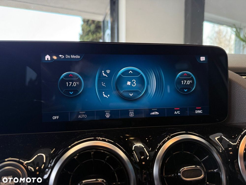 Mercedes-Benz GLA - 25