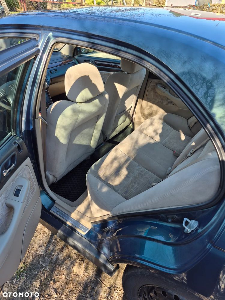 Honda Accord 1.8i LS - 8