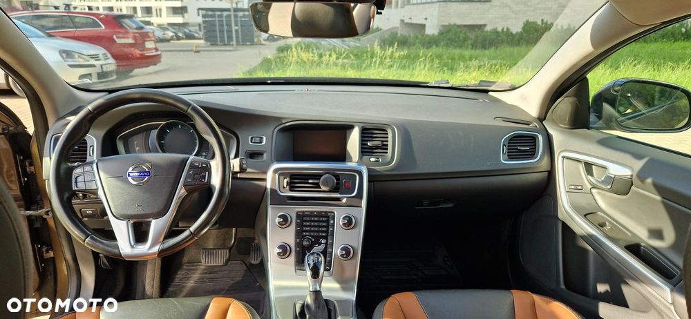 Volvo V60 Cross Country - 8