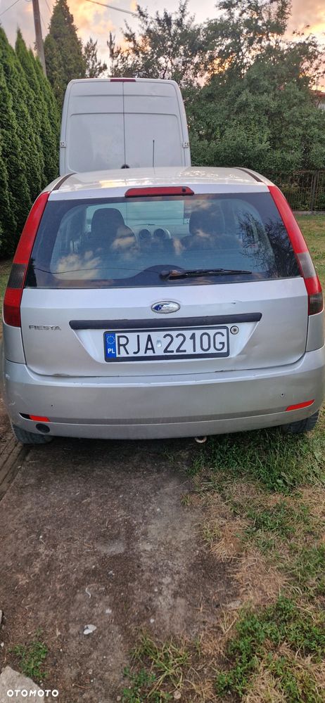 Ford Fiesta 1.4 Ambiente - 2