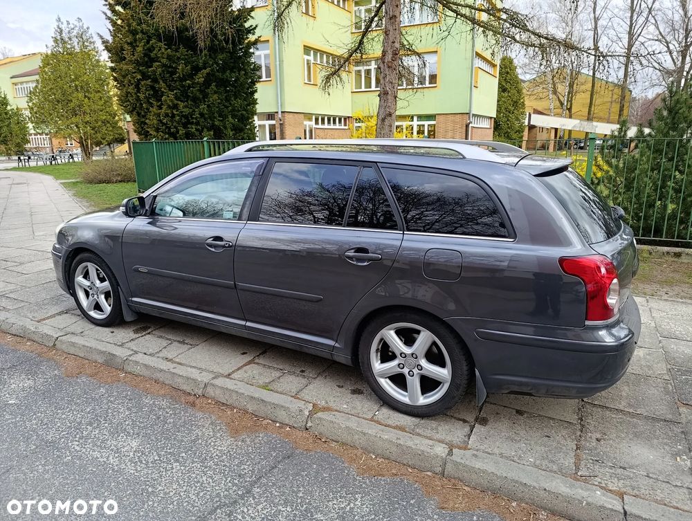 Toyota Avensis - 2