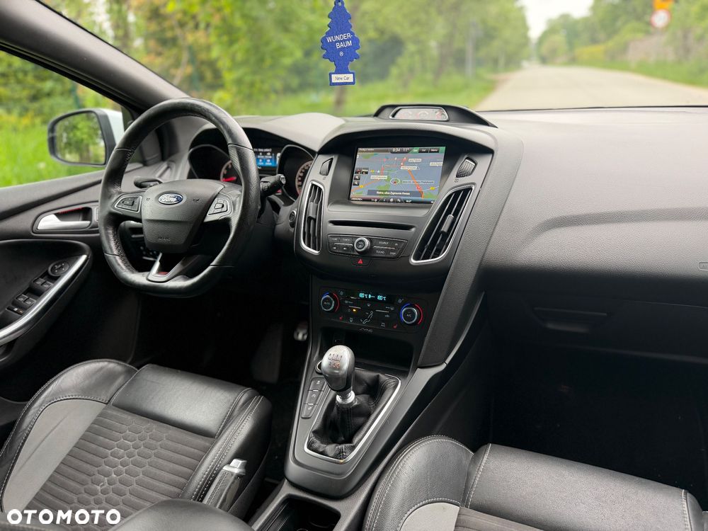 Ford Focus 2.0 EcoBoost ST mit Leder-Sport-Paket - 7