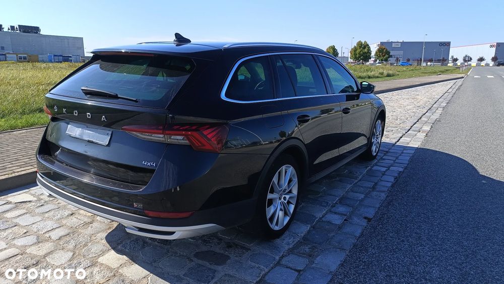 Skoda Octavia Combi 2.0 TDI DSG 4x4 Scout - 28
