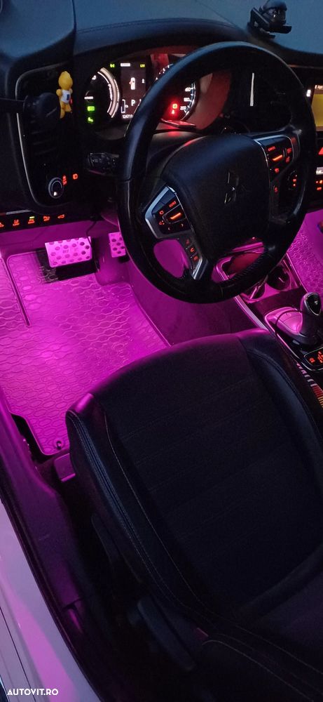 Mitsubishi Outlander 2.0 4WD - 25