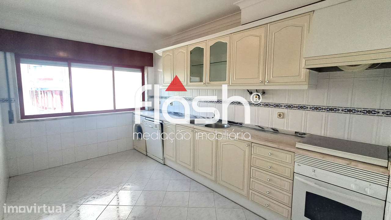 Apartamento T2 c/ parqueamento em Mem Martins - Grande imagem: 4/32