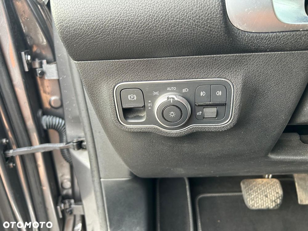 Mercedes-Benz GLB 200 d Progressive 8G-DCT - 21