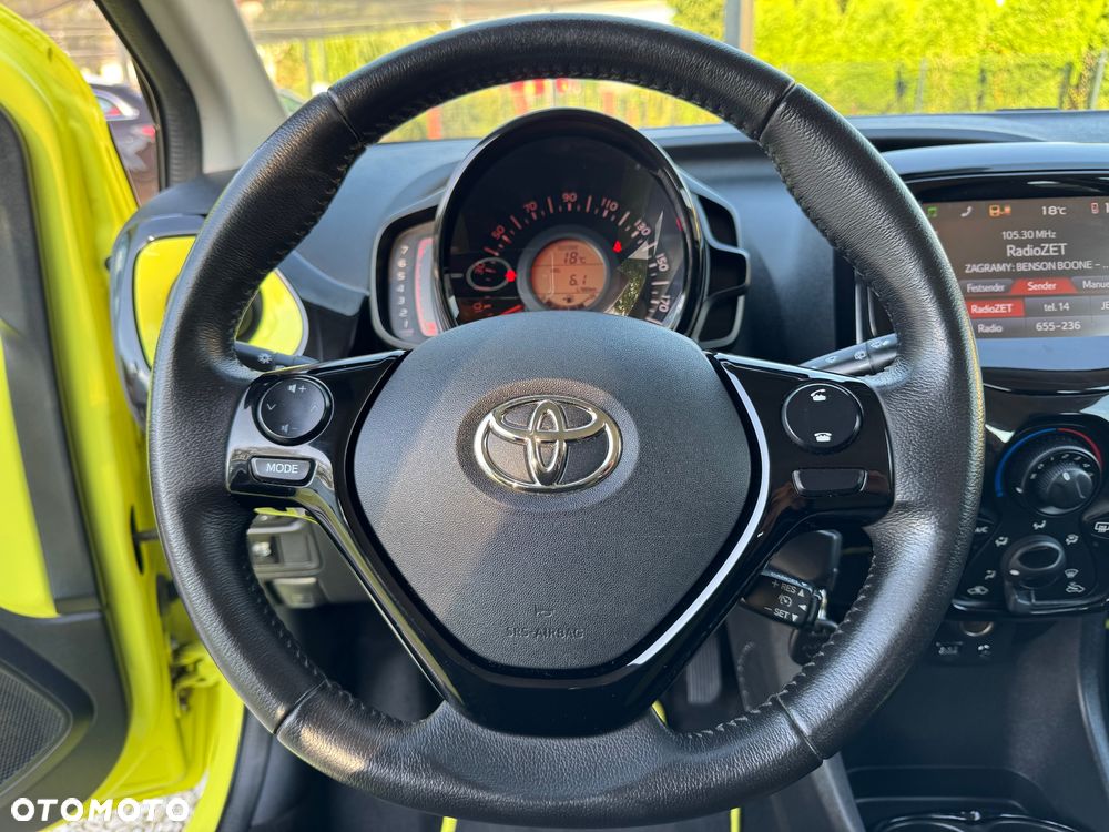 Toyota Aygo x mit x-business Paket - 32