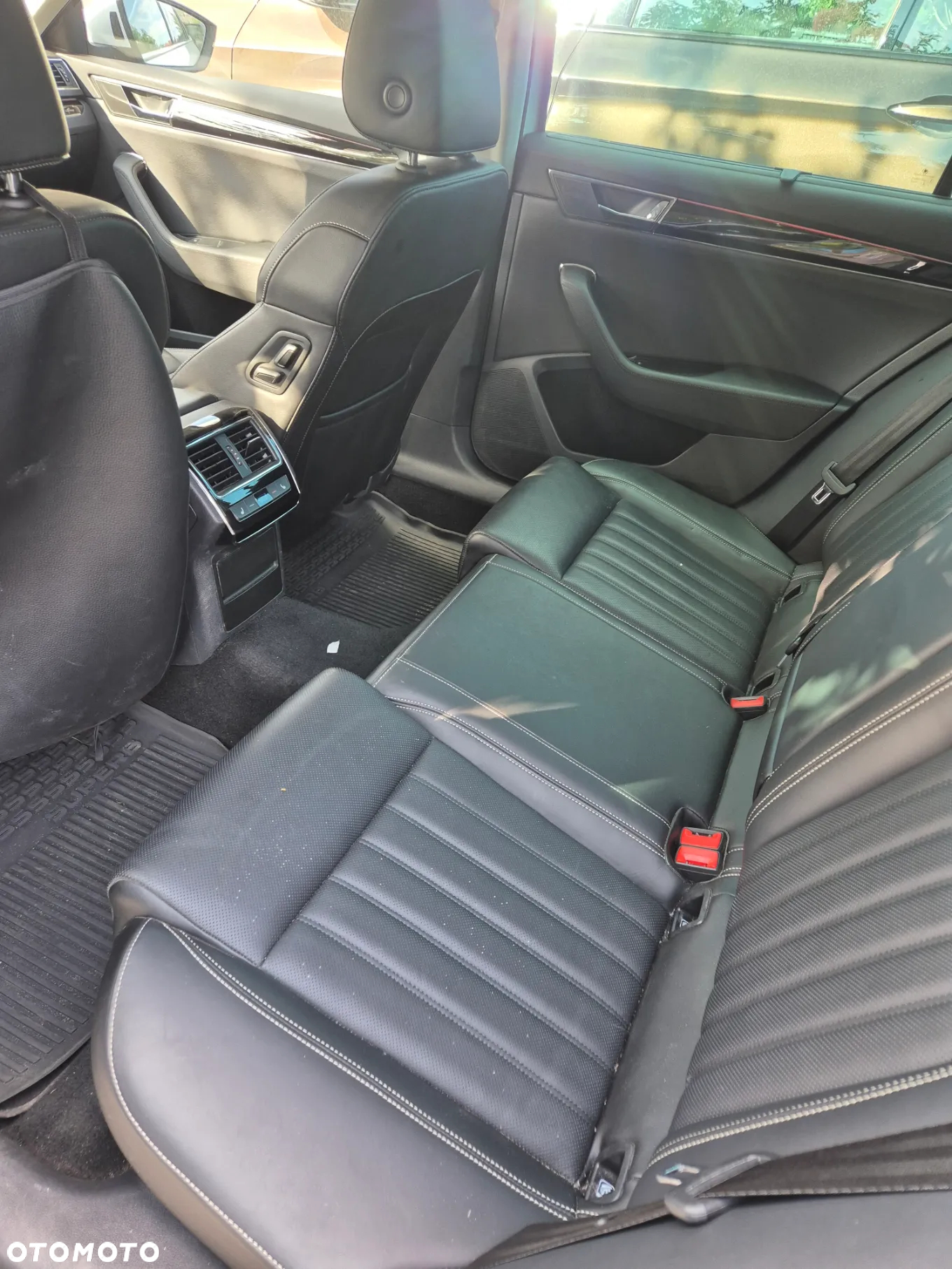 Skoda Superb 2.0 TDI SCR L&K DSG - 8