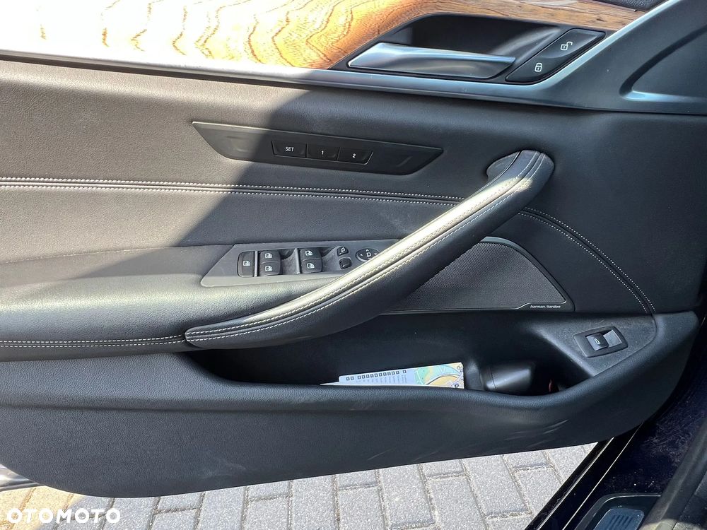 BMW Seria 5 M550i xDrive - 20