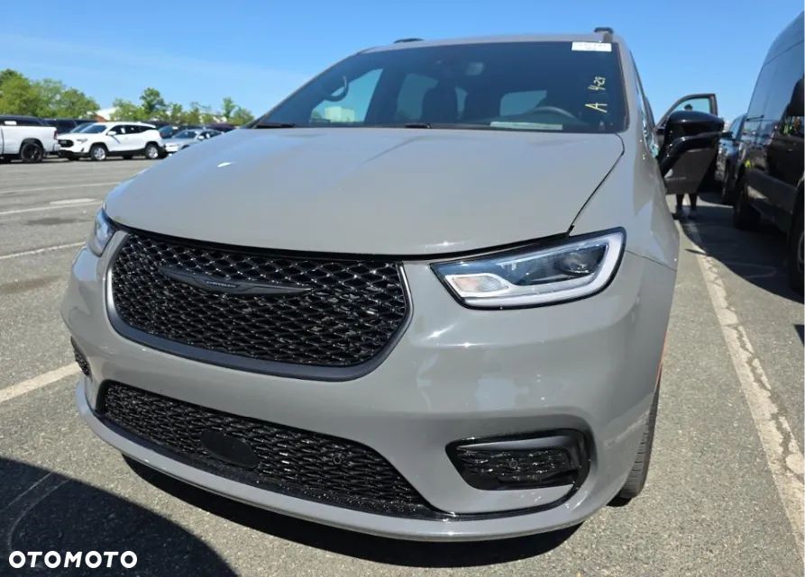 Chrysler Pacifica - 3