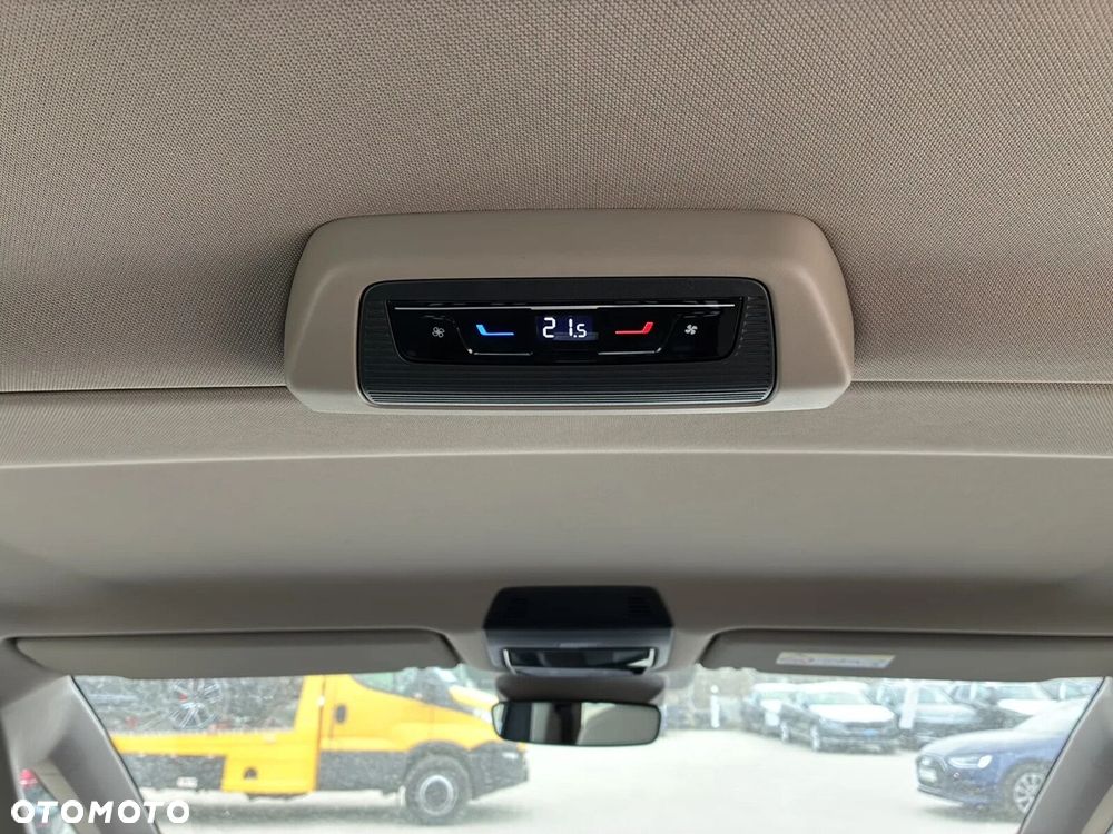 Volkswagen Multivan - 34