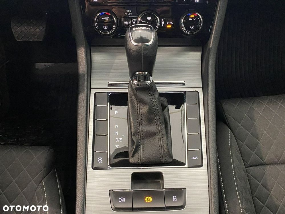 Skoda Superb 2.0 TDI SCR Style DSG - 19