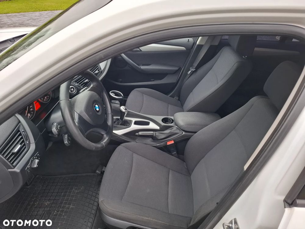 BMW X1 sDrive18d xLine - 13