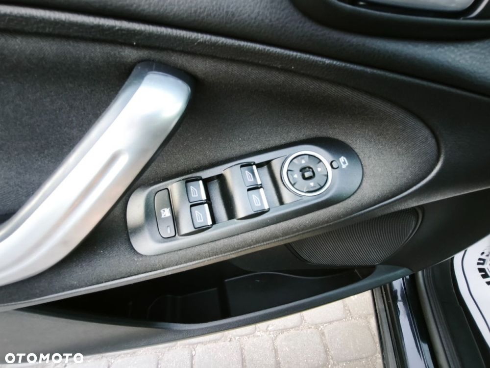 Ford S-Max - 12