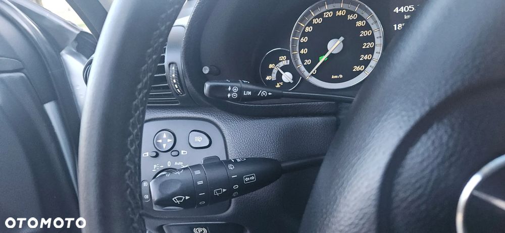 Mercedes-Benz Klasa C 180 Kompressor Automatik Avantgarde Sport Edition - 34