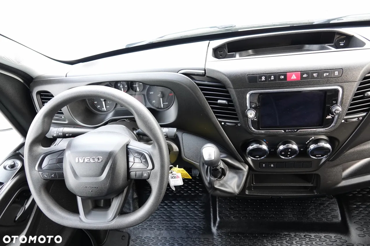 Iveco DAILY 3,0 D / KONTENER / 2021 ROK / BLIŹNIAK / WINDA 750 KG / SPROWADZONY / PO KONTRAKCIE SERWISOWYM / - 28
