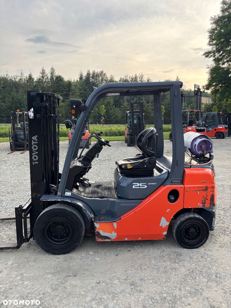 Toyota 8FGF25  2,5t tanio przesuw boczny 24 500 - 7