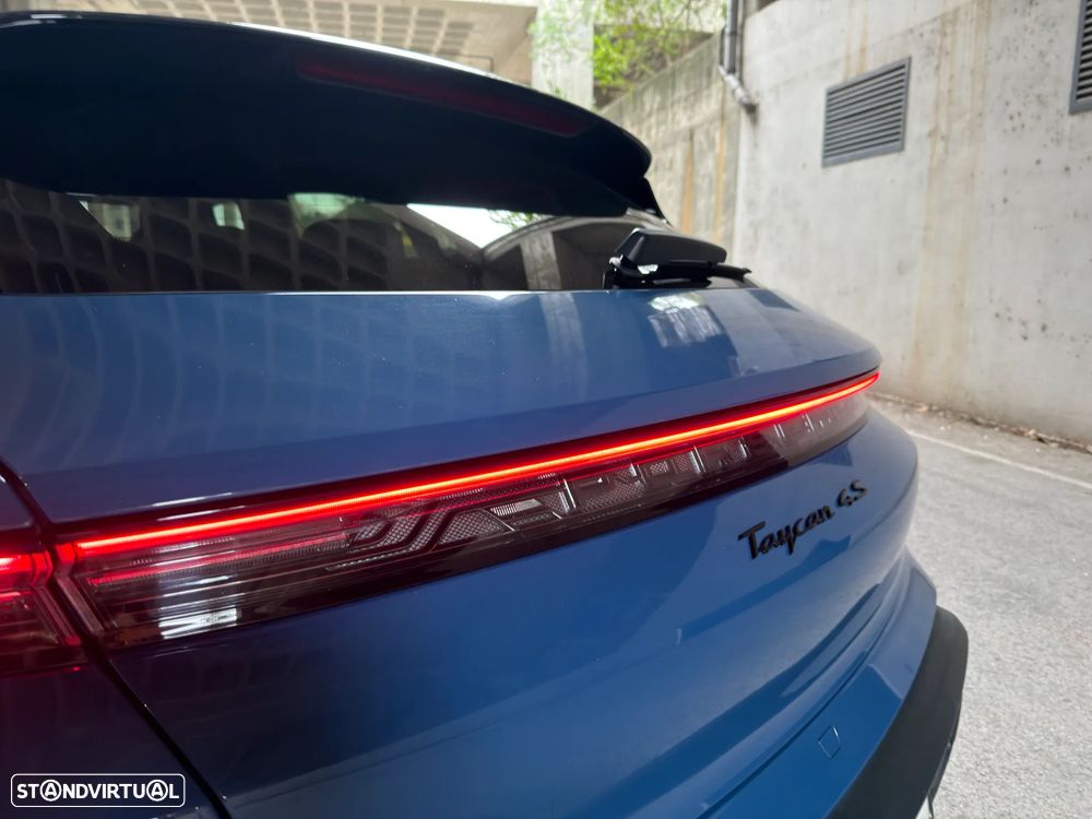Porsche Taycan Cross Turismo 4S - 12