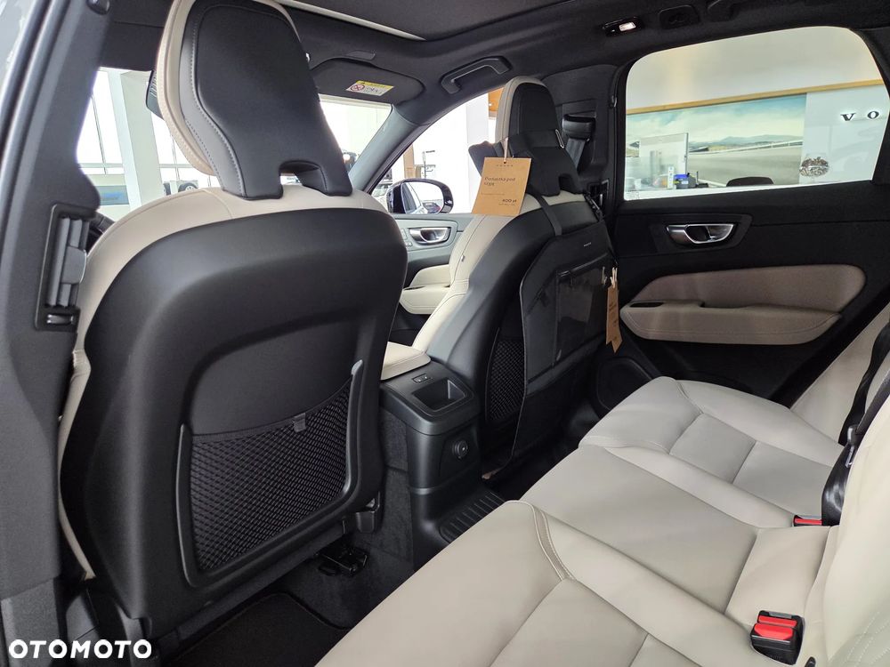Volvo XC 60 T6 Plug-In Hybrid AWD Ultra Dark - 9