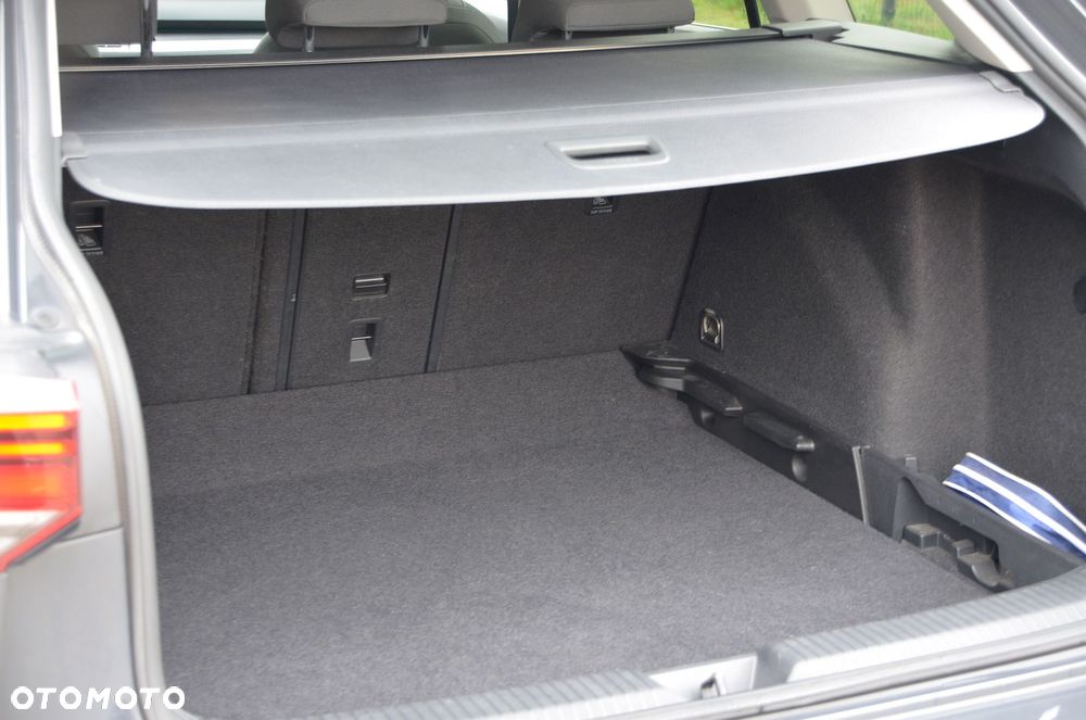 Volkswagen Golf 1.5 eTSI EVO Style DSG - 21