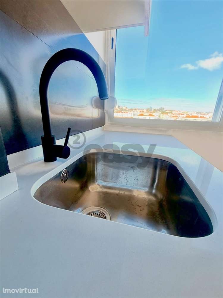 T4 Totalmente Remodelado na Zona Nobre da Damaia - Grande imagem: 3/27