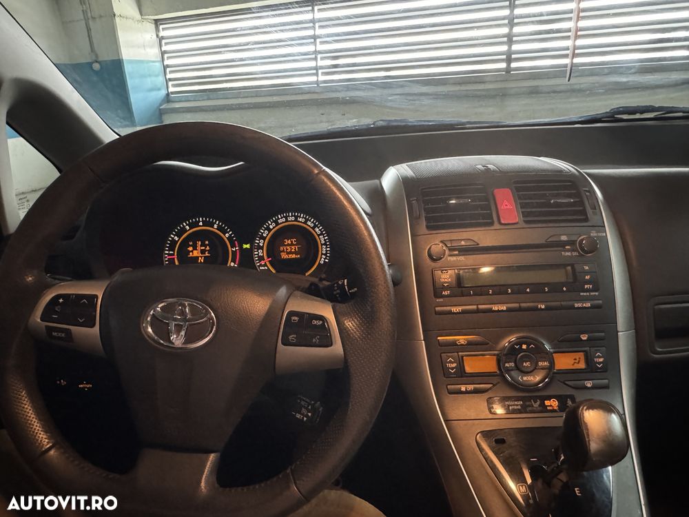 Toyota Auris 1.6 L Valvematic M/M Executive - 10