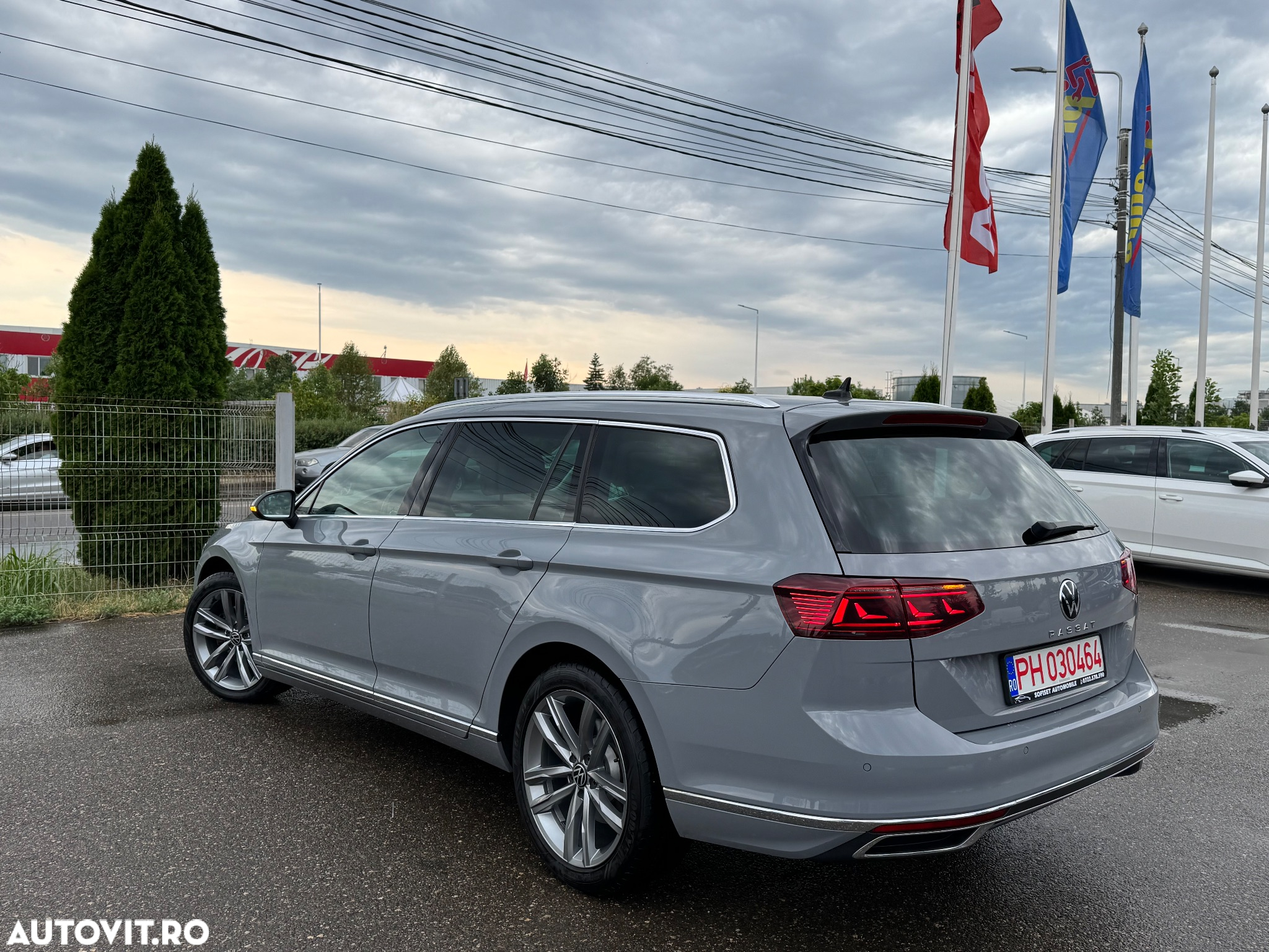 Volkswagen Passat Variant 2.0 TDI SCR DSG Elegance - 16