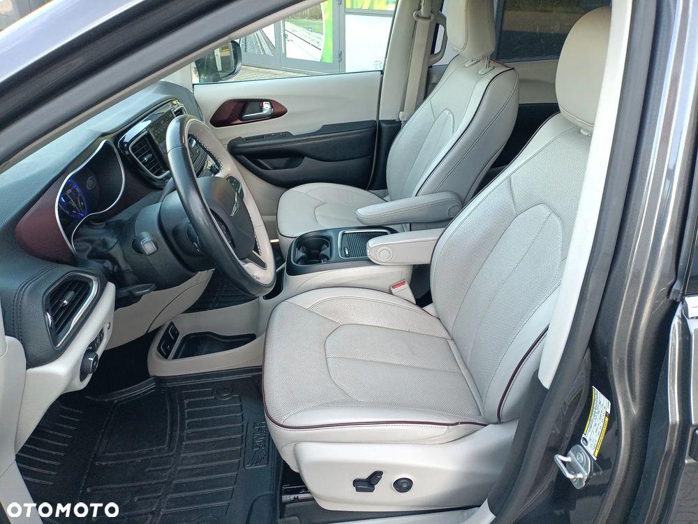 Chrysler Pacifica - 10