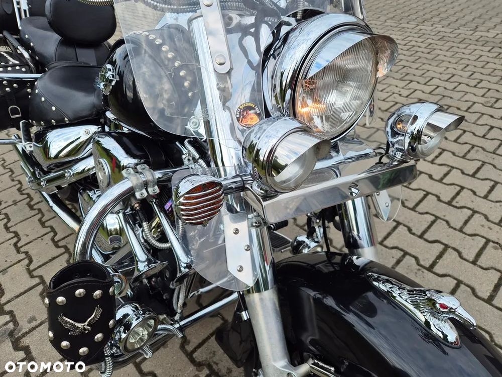 Suzuki Intruder - 17