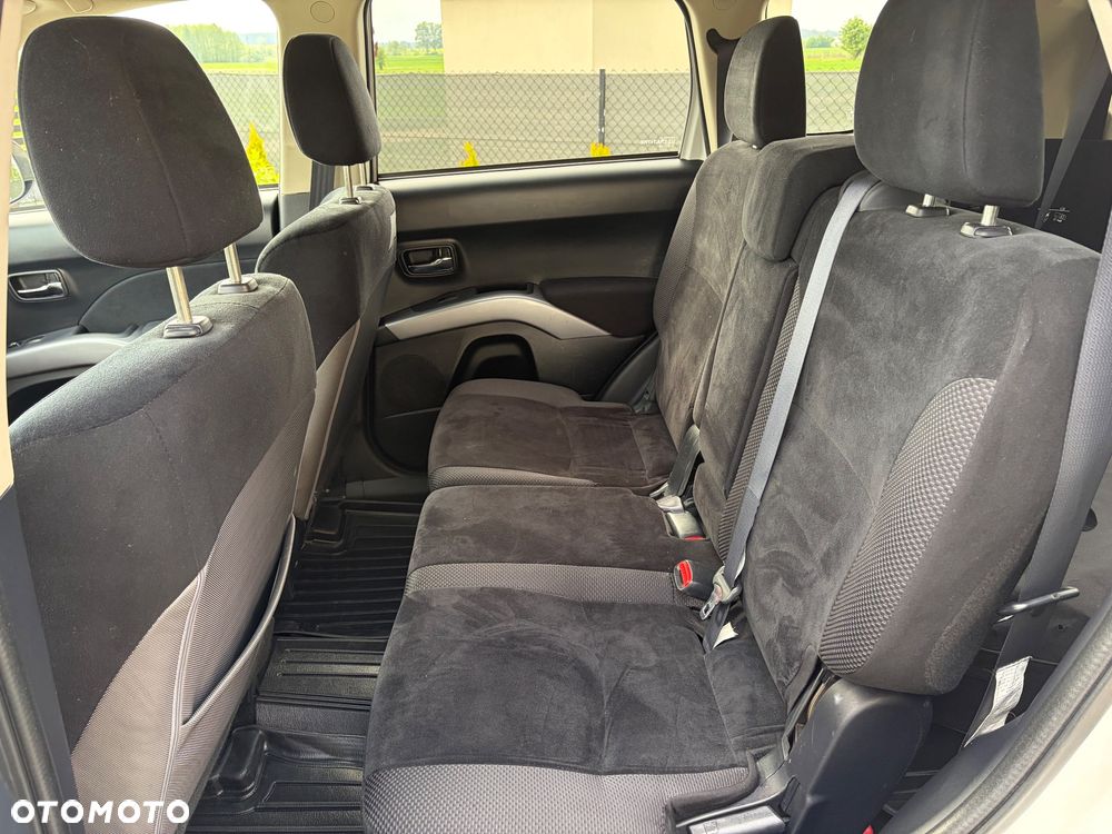 Mitsubishi Outlander 3.0 V6 XLS - 18