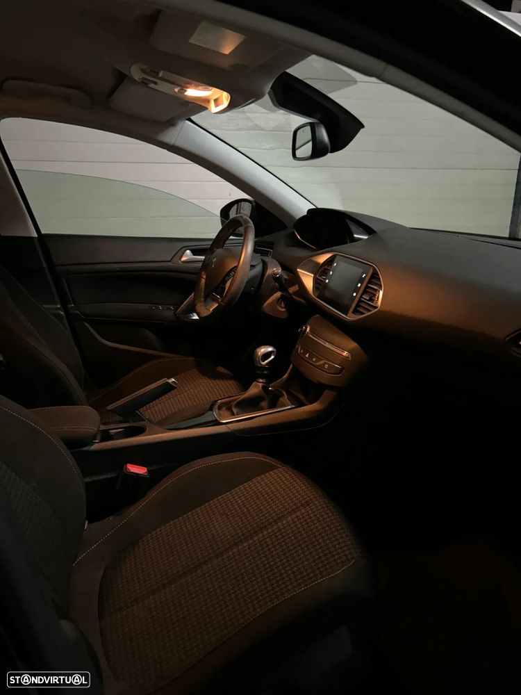 Peugeot 308 SW 1.2 PureTech Active - 8