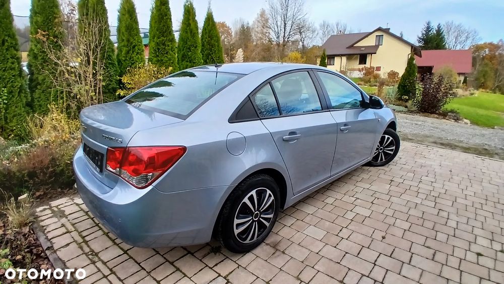 Chevrolet Cruze 1.6 - 8