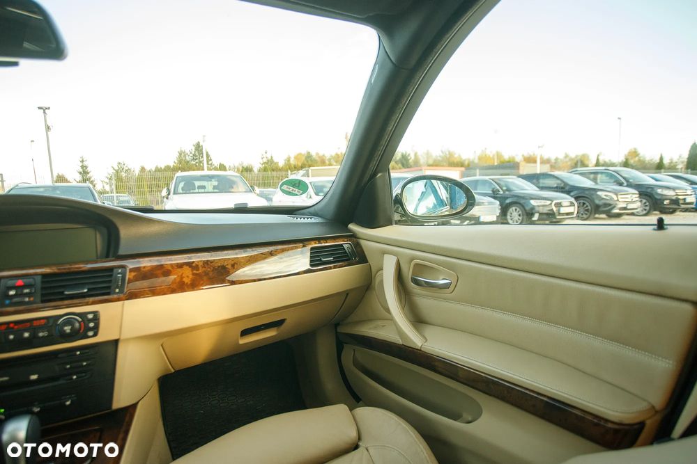 BMW Seria 3 330i - 14